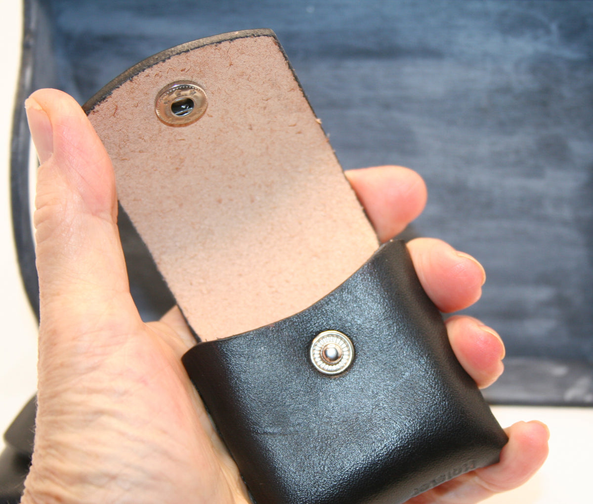 pocket pouch 410 Ammo holder Bond Arms, leather, for four (4) 2.5" shells, pocket carry wallet style